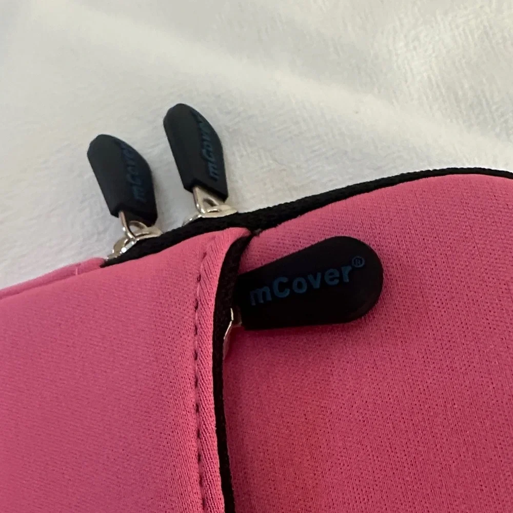 NEW Pearl Vibrant Pink Tablet/Laptop Sleeve